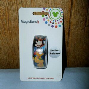 New Disney Parks Mickey Mouse Annual Passholder 2019 MagicBand Magic Band 2